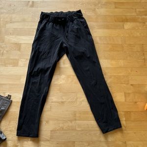 Lululemon on the fly pants great condition!